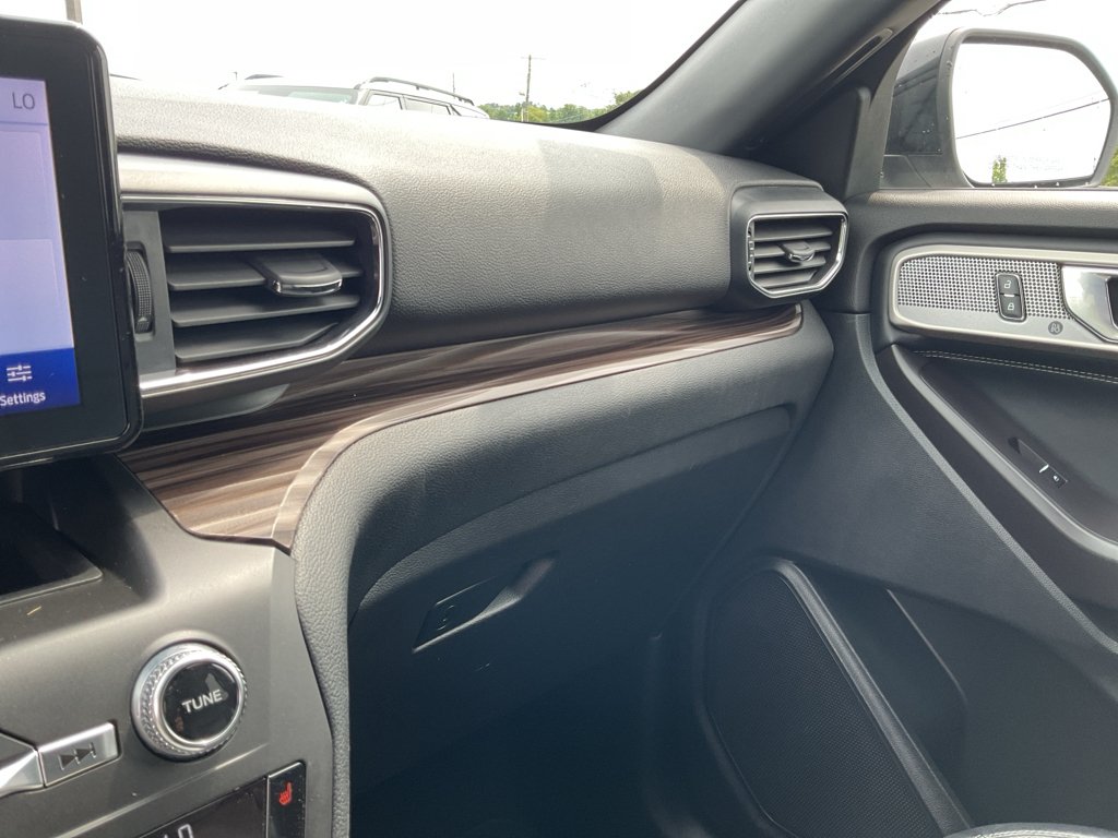 Used 2020 Iconic Silver Metallic Ford Limited image 32