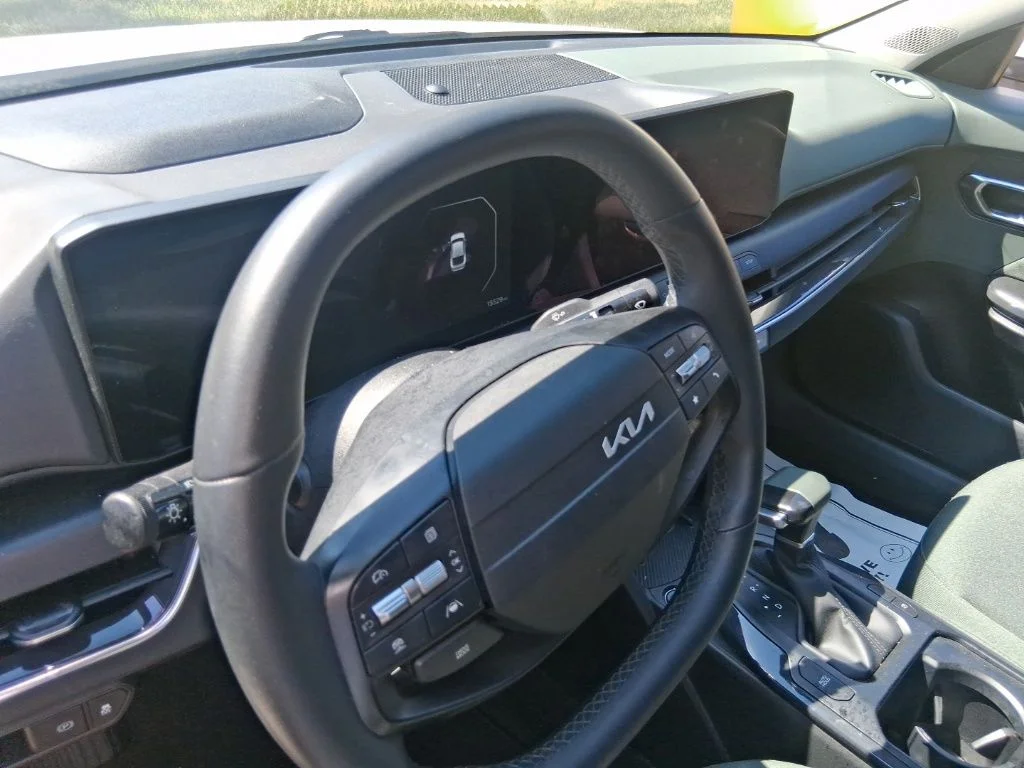 Used 2025 White Kia EX image 10