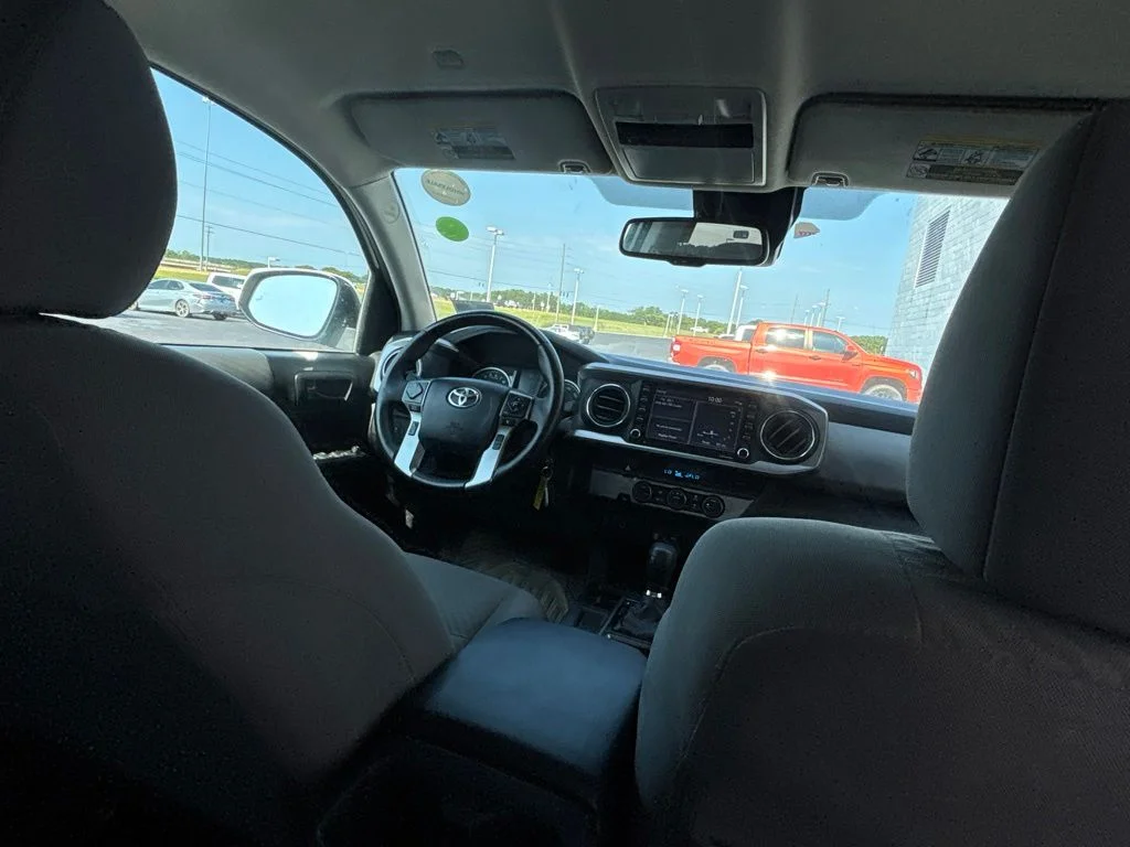 Used 2022 White Toyota SR5 image 26
