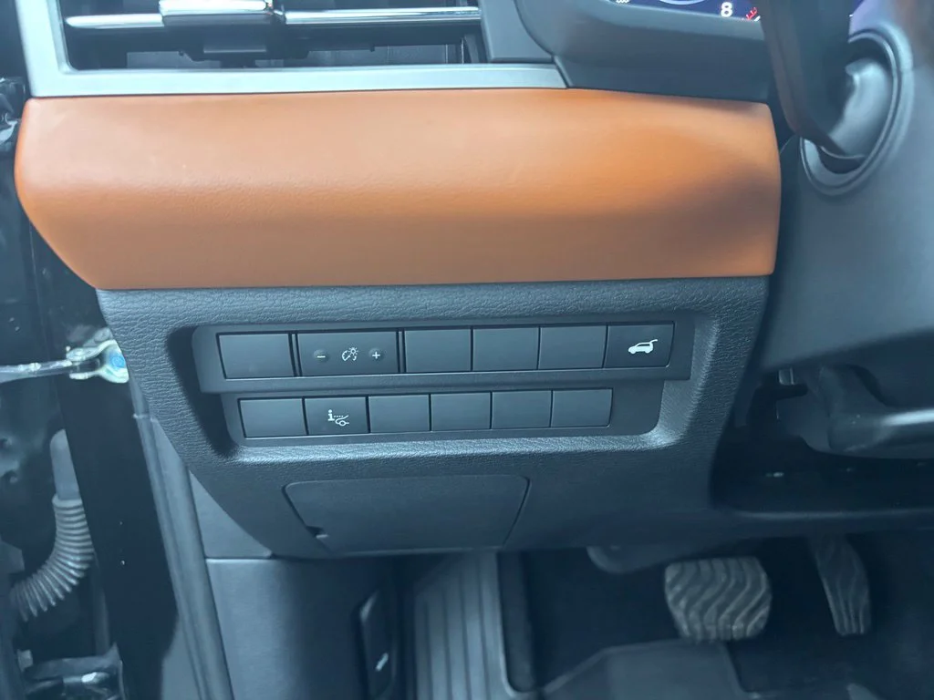 Used 2022 Black Mitsubishi SEL image 29