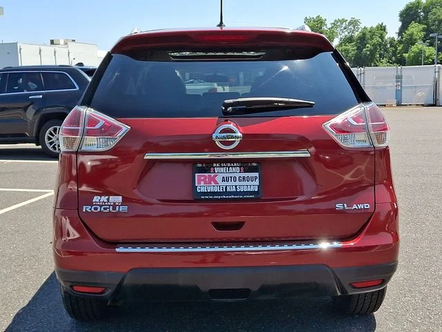 Used 2016 Red Nissan SL image 6