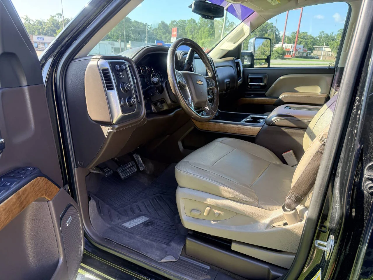Used 2017 Black Chevrolet LTZ 4x4 4dr Crew Cab 6.5 ft. SB image 12