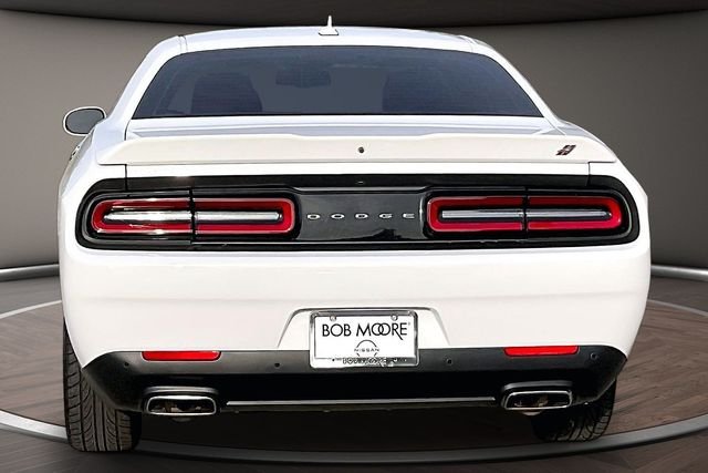 Used 2022 White Dodge SXT image 4