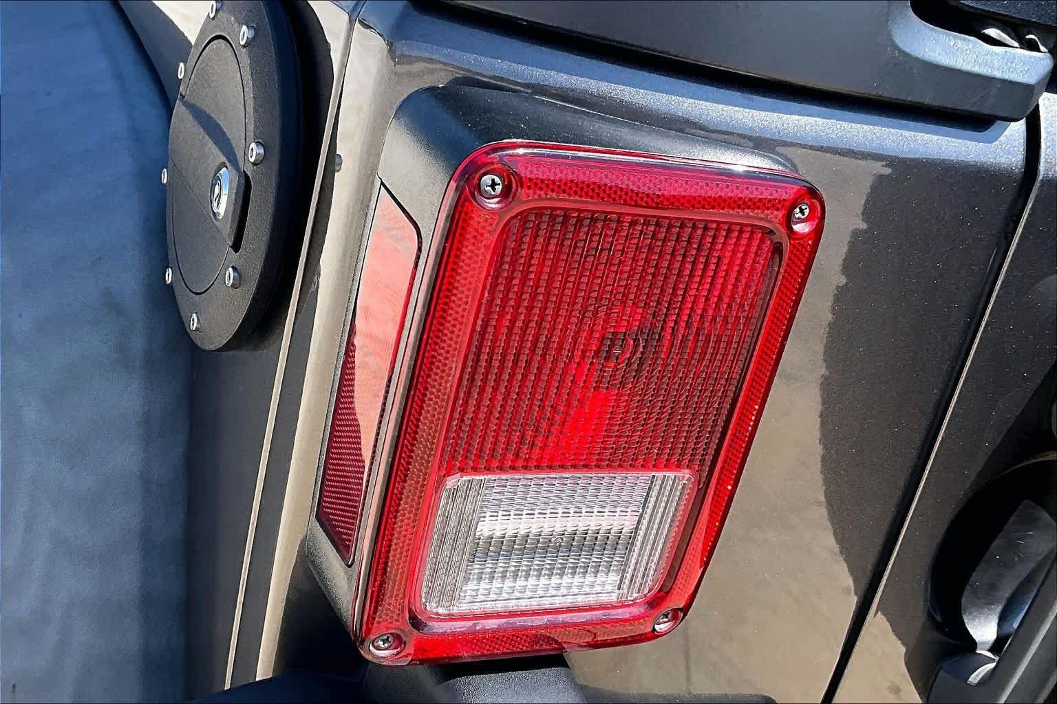 Used 2018 Granite Crystal Metallic Clearcoat Jeep Sport S image 25
