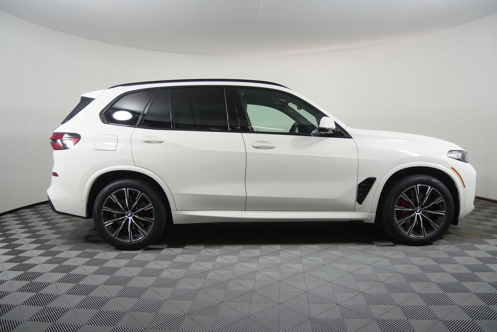 New 2026 Alpine White BMW sDrive40i image 2