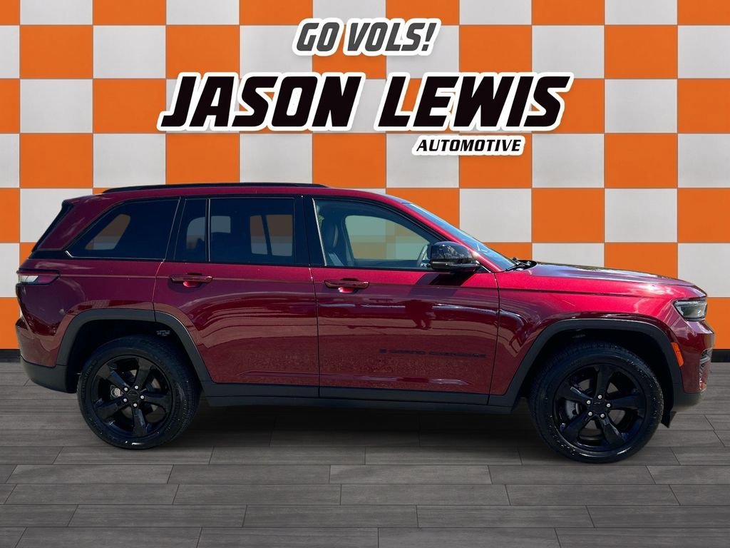 Used 2023 Velvet Red Pearlc Jeep Altitude image 3