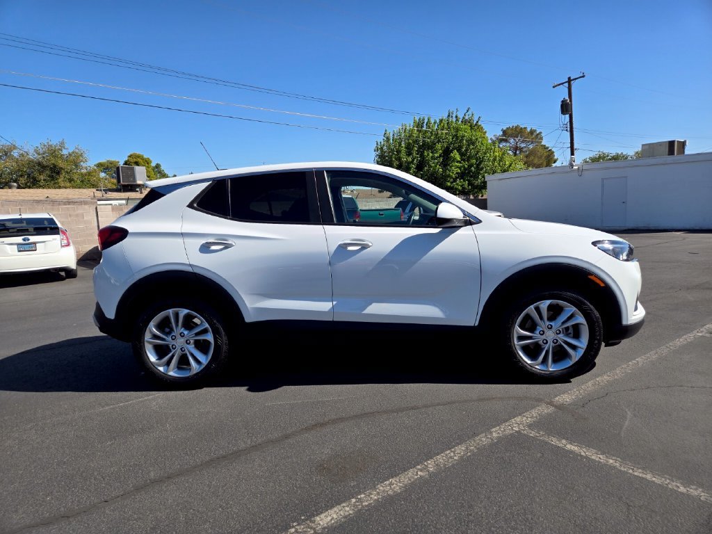Used 2023 SUMMIT WHITE Buick Preferred image 7