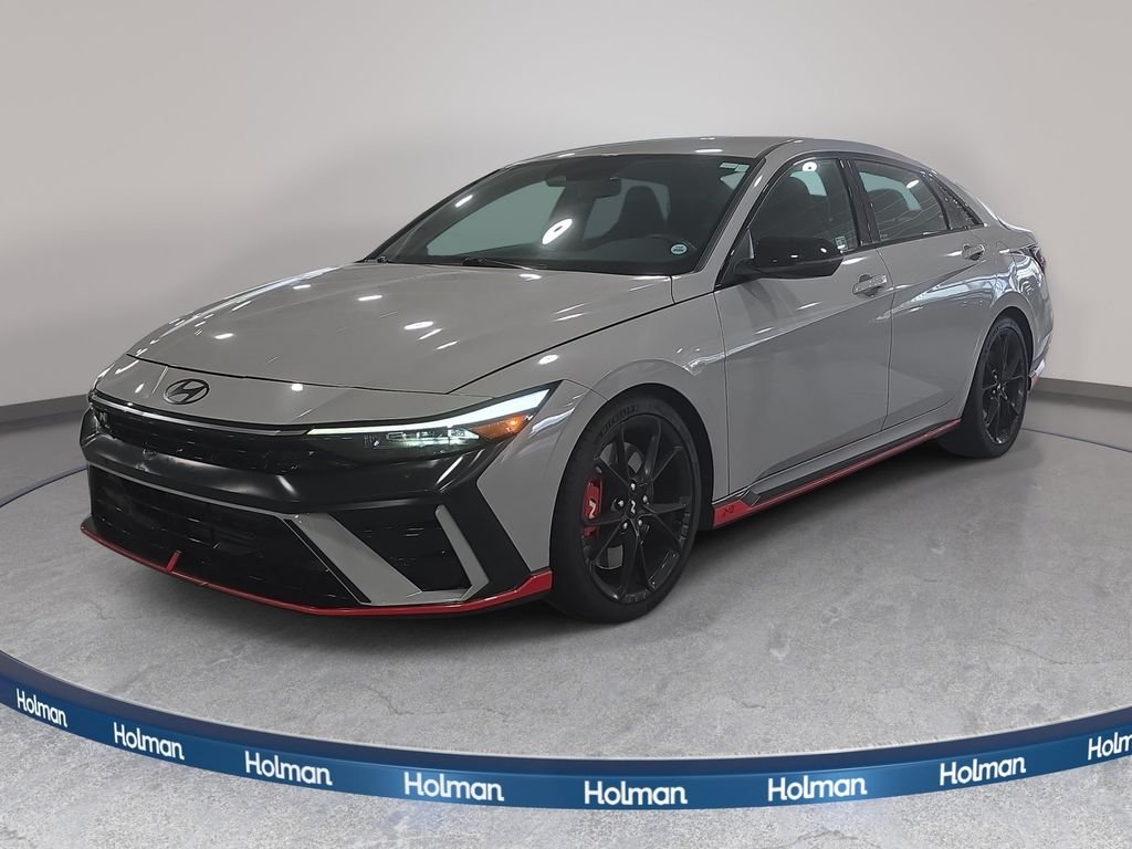 Used 2025 Cyber Gray Hyundai Base image 1