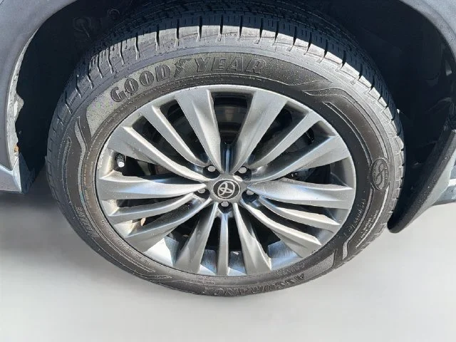 Used 2020  Toyota Platinum image 10