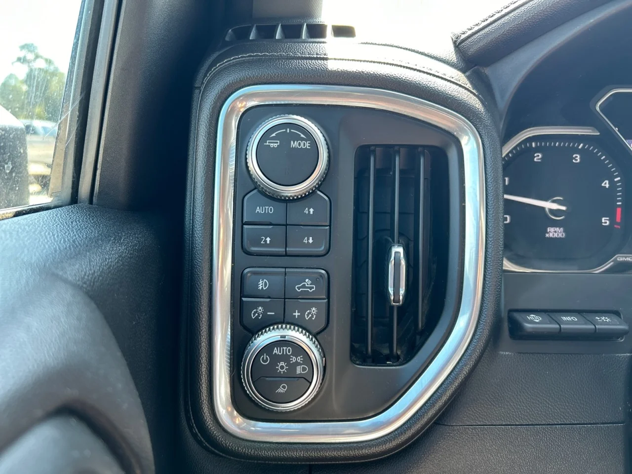 Used 2020 CARBON BLACK METALLIC GMC Denali image 15