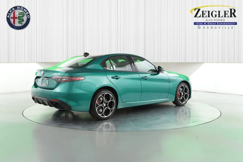 New 2025 Verde (Green) Fangio MetallicExterior Paint Alfa Romeo Veloce image 5