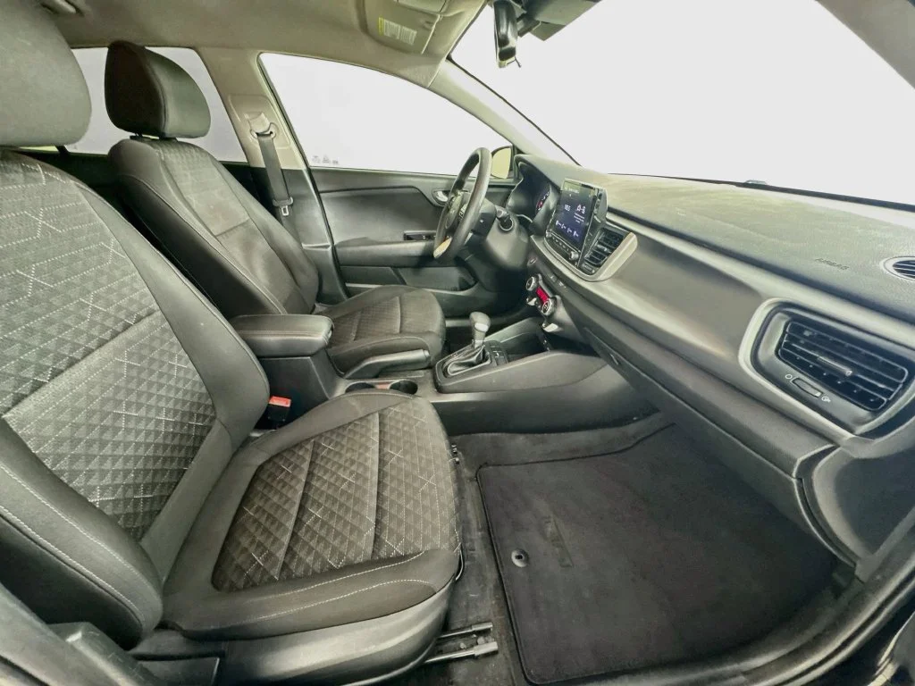 Used 2022 Black Kia S image 33