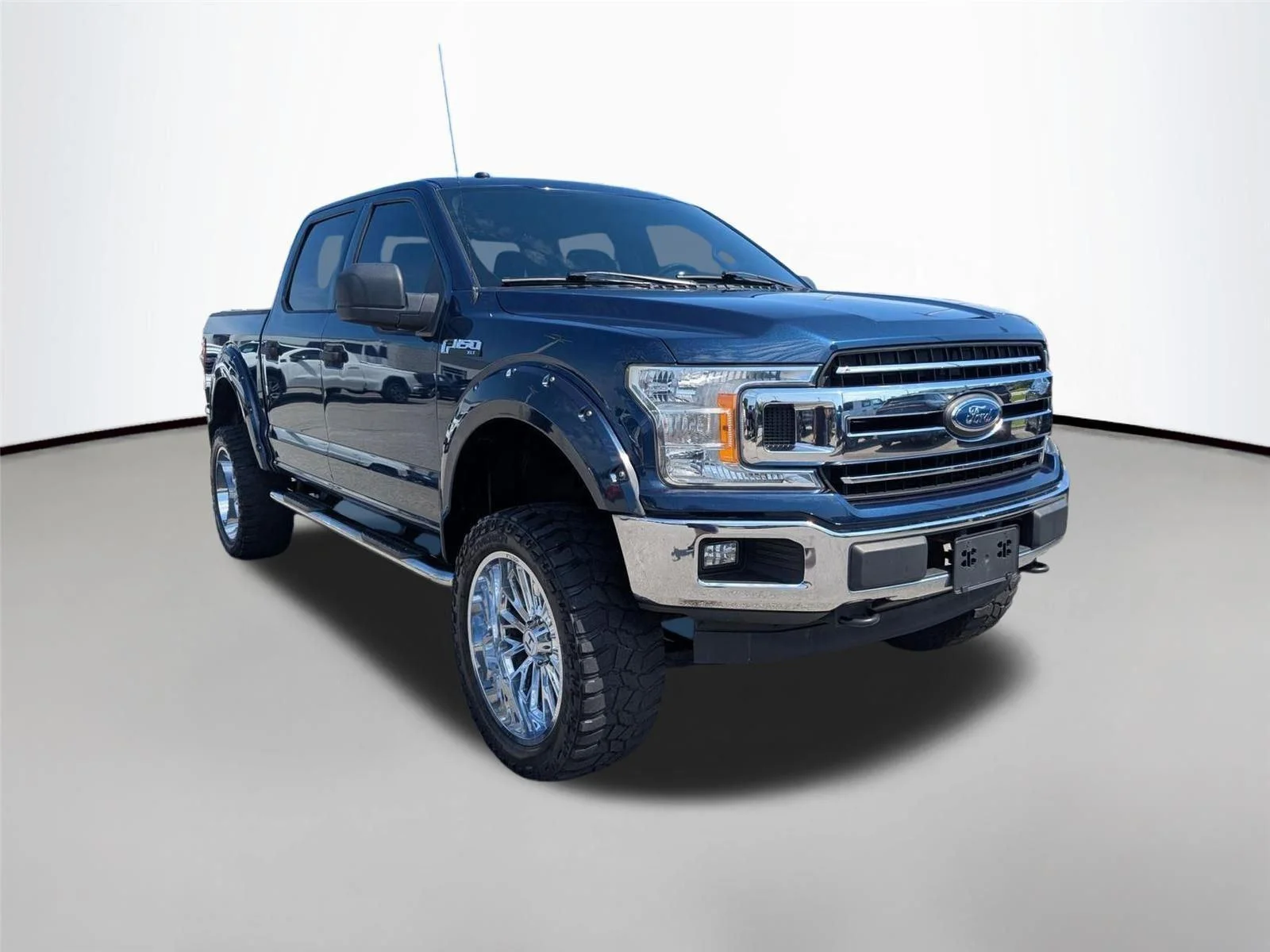 Used 2018 Blue Jeans Metallic Ford XLT image 3