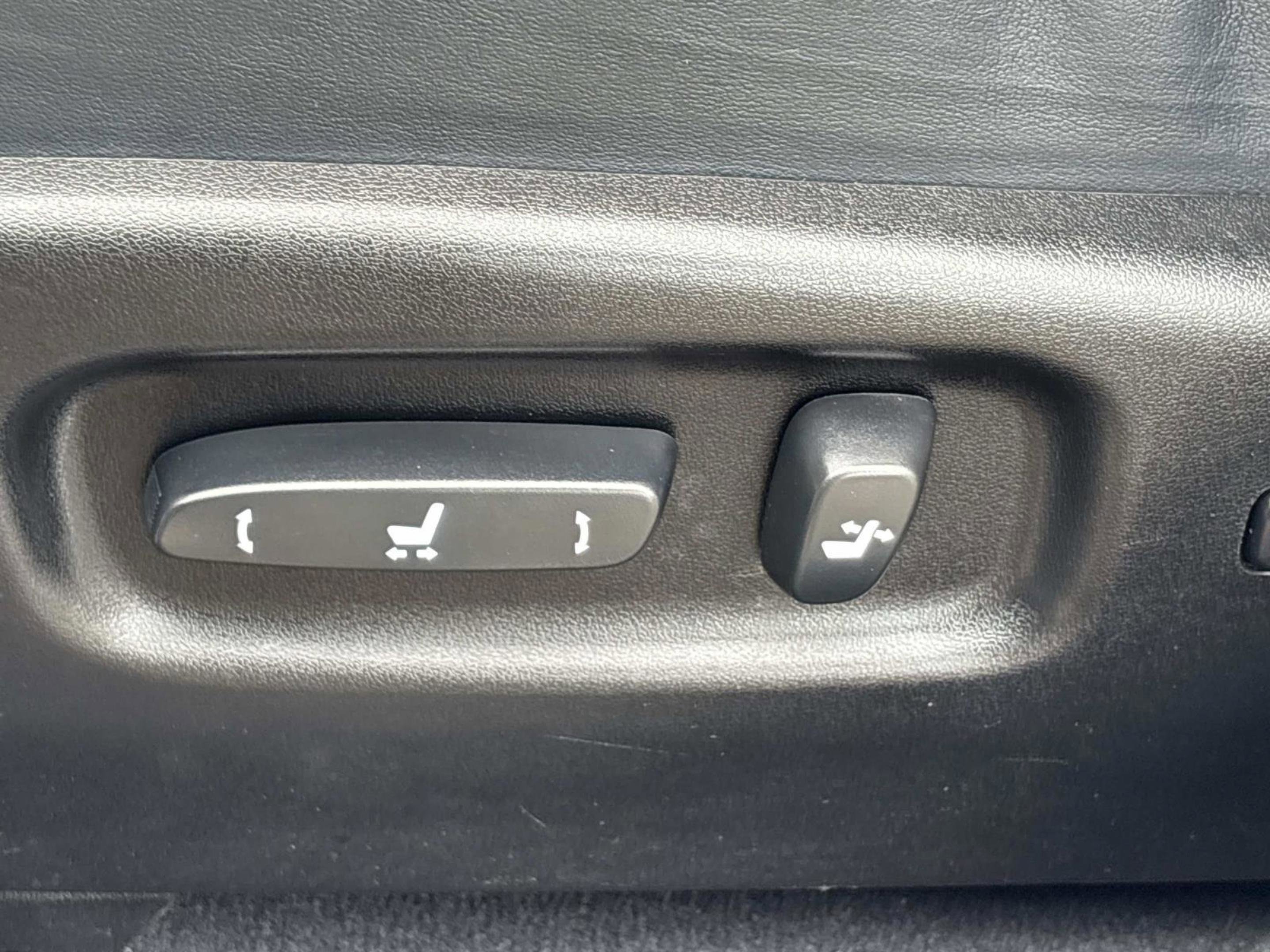 Used 2015 Silver Lexus 350 image 25