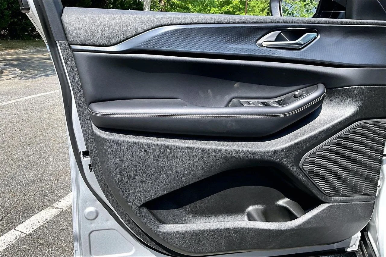 New 2026 Silver Zynith Jeep Laredo image 23