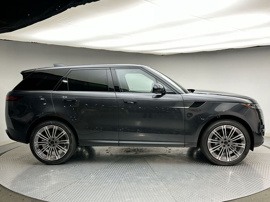 New 2027  Land Rover SE image 4