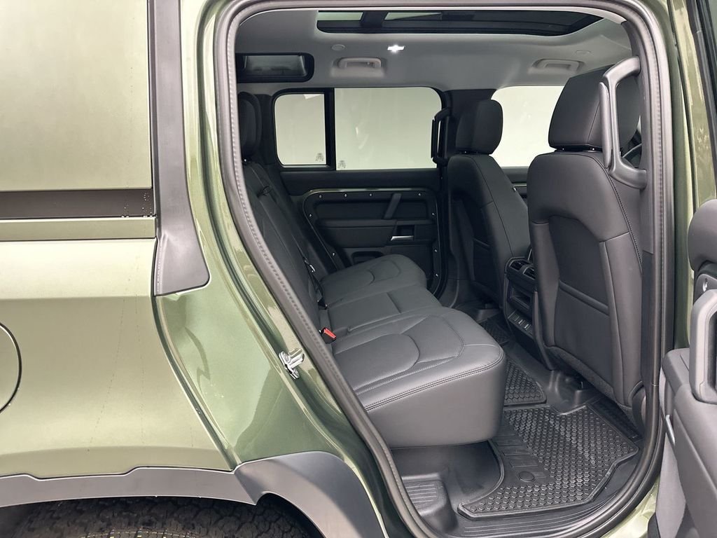 New 2026 Woolstone Green Land Rover S image 7