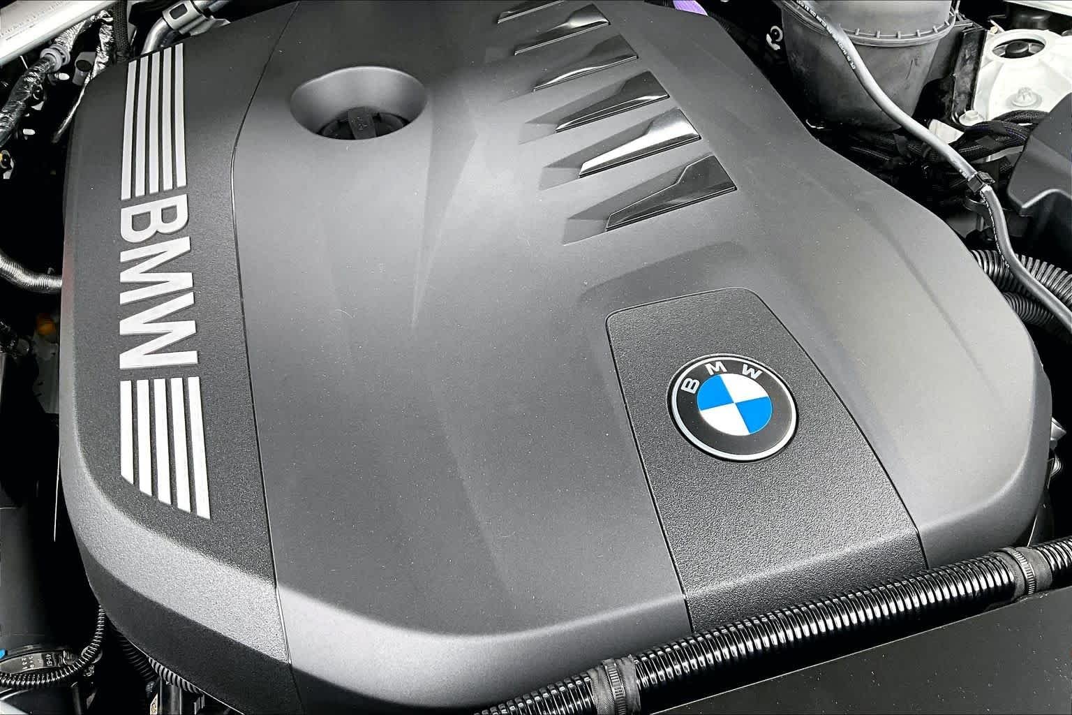 New 2026 Mineral White Metallic BMW xDrive40i image 17
