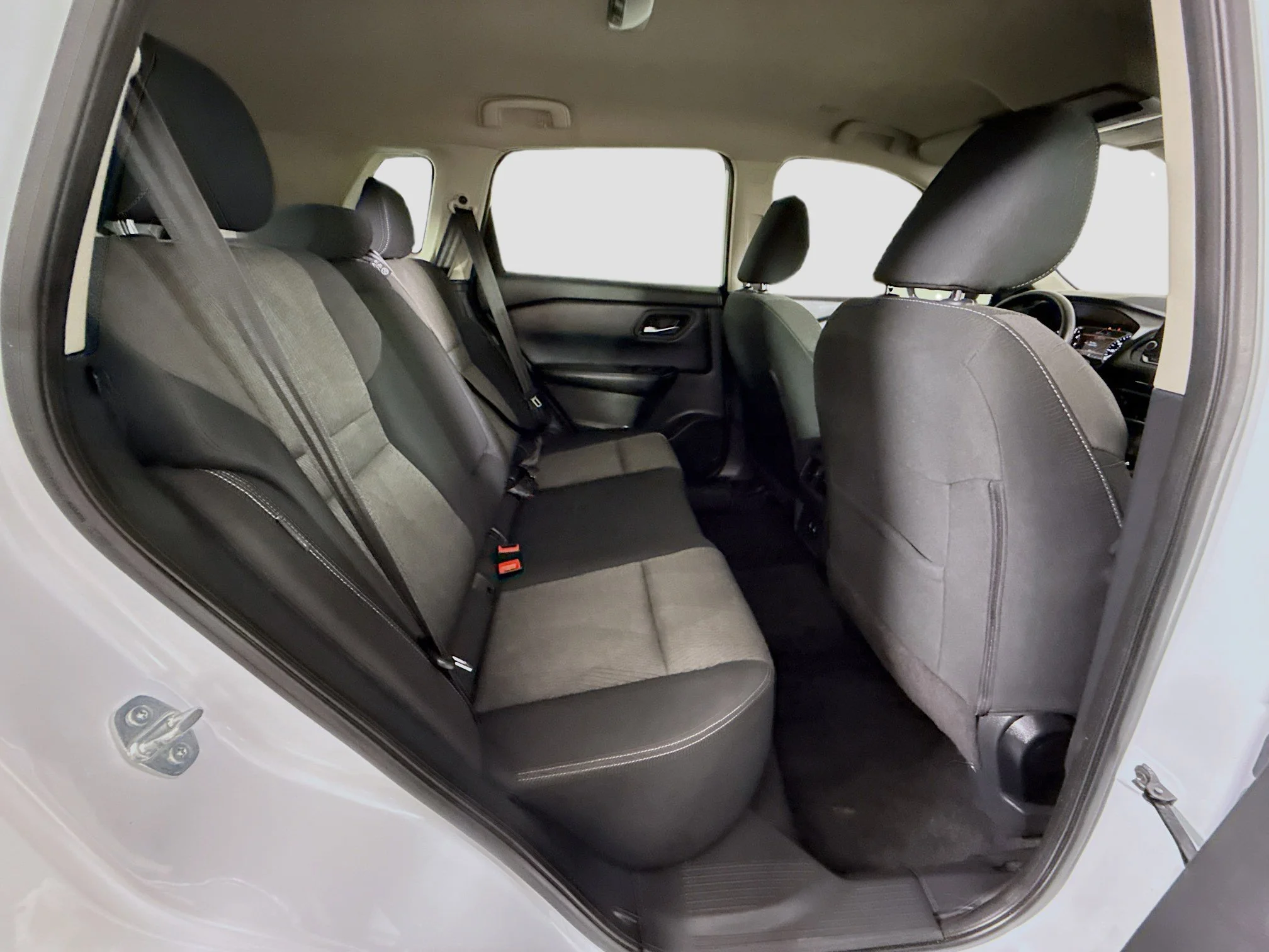 Used 2024 Everest White Pearl Nissan SV image 23
