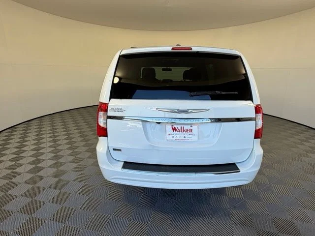 Used 2013 White Chrysler Touring image 5