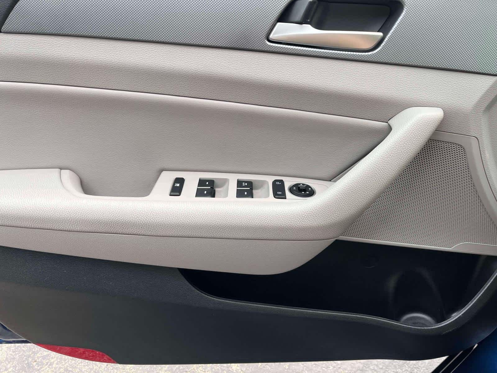 Used 2018 Lakeside Blue Hyundai SEL image 27