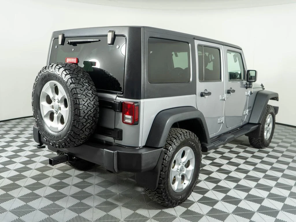 Used 2017 Silver Jeep Unlimited Sport image 6