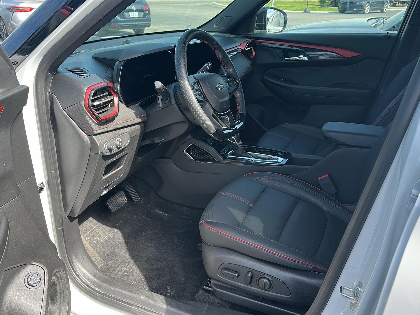 Used 2024 Summit White Chevrolet RS image 7