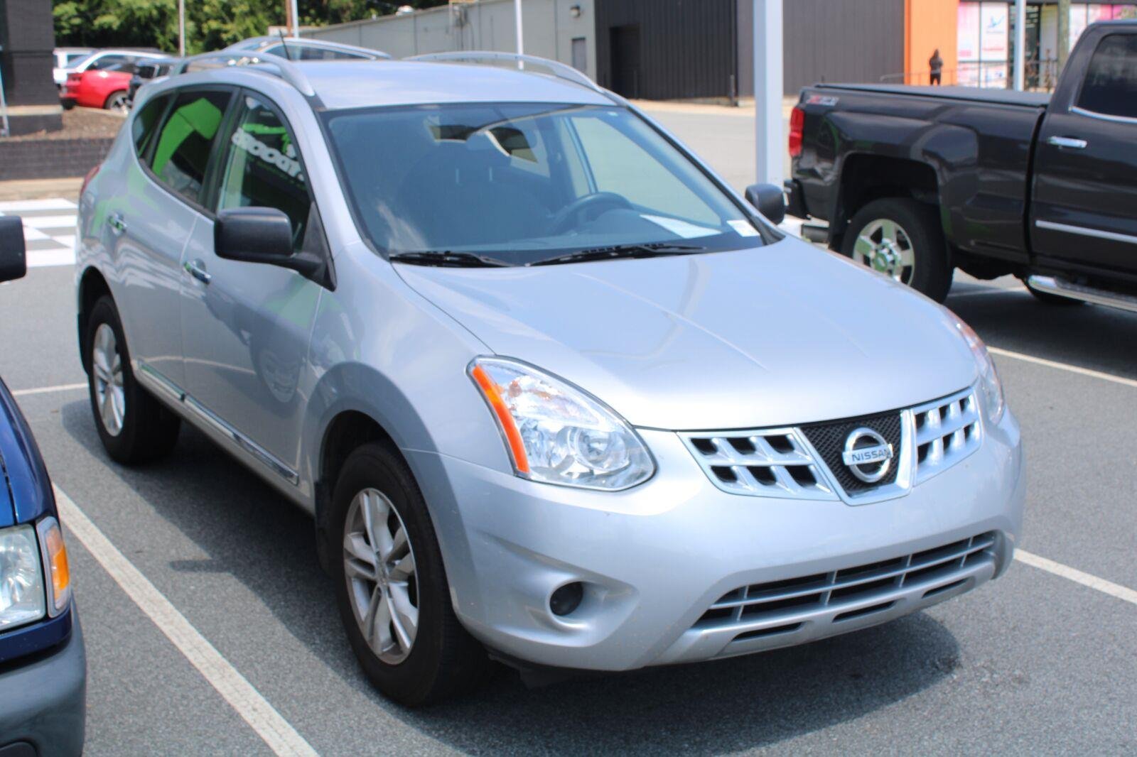 Used 2015 Brilliant Silver Nissan S image 3