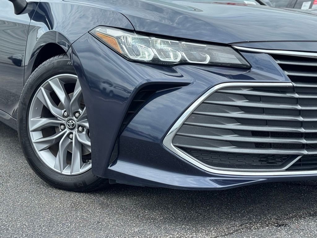 Used 2019 Beige Toyota XLE image 2