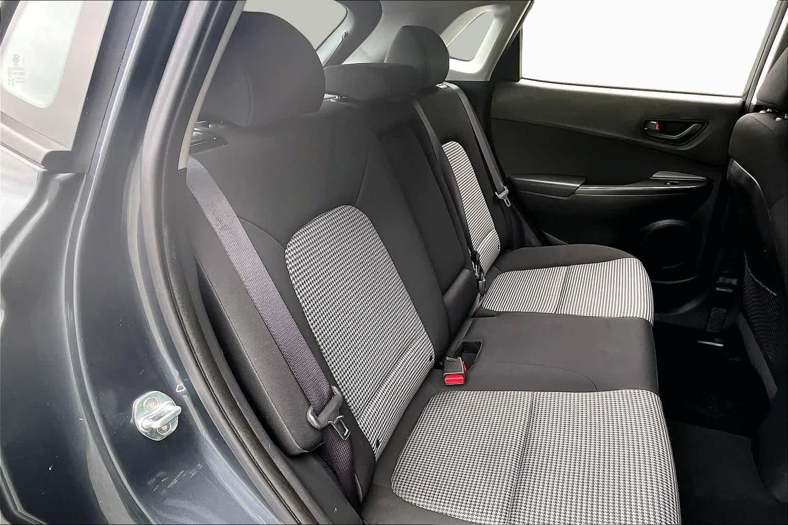 Used 2018 Thunder Gray Hyundai SE image 21