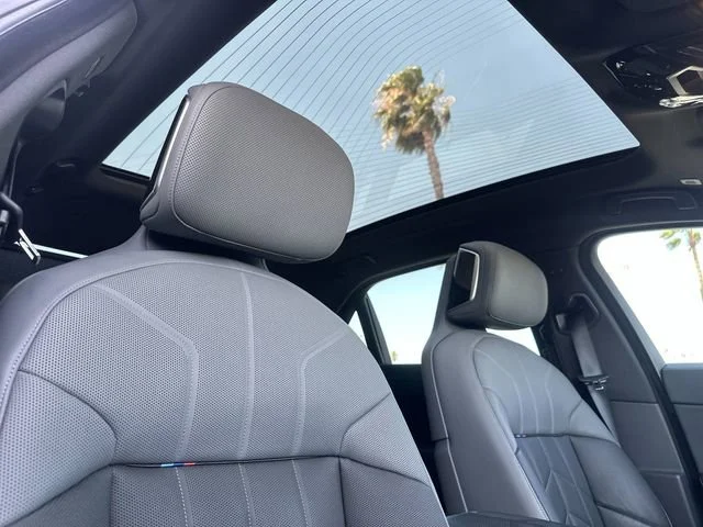 2025 BMW 7 Series 760i - Photo 16