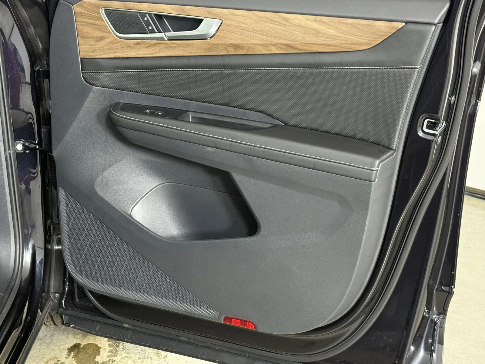 New 2026 Deep Black Pearl Volkswagen 2.0T SE image 15