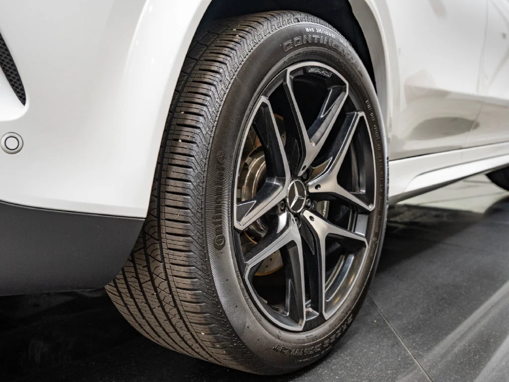 Used 2026 Manufaktur Moonlight White Metallic Mercedes-Benz GLE 53 AMG® image 53