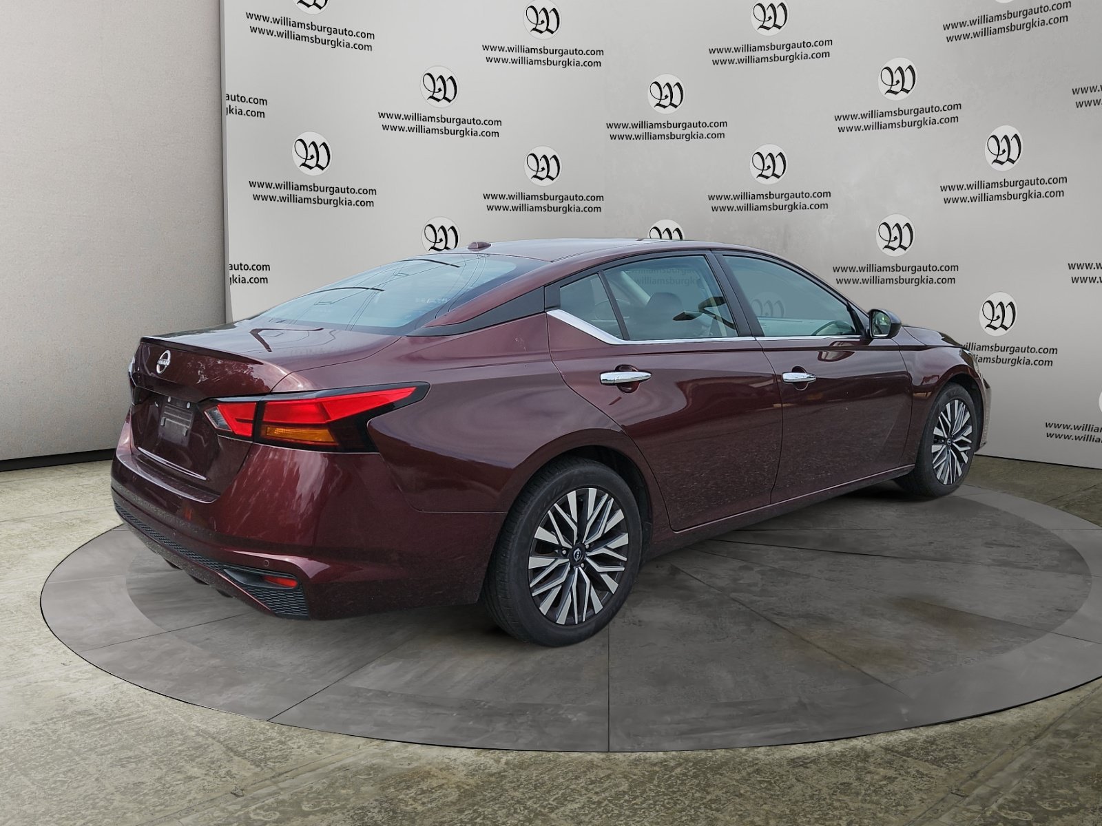 Used 2025 Red Nissan 2.5 SV image 5