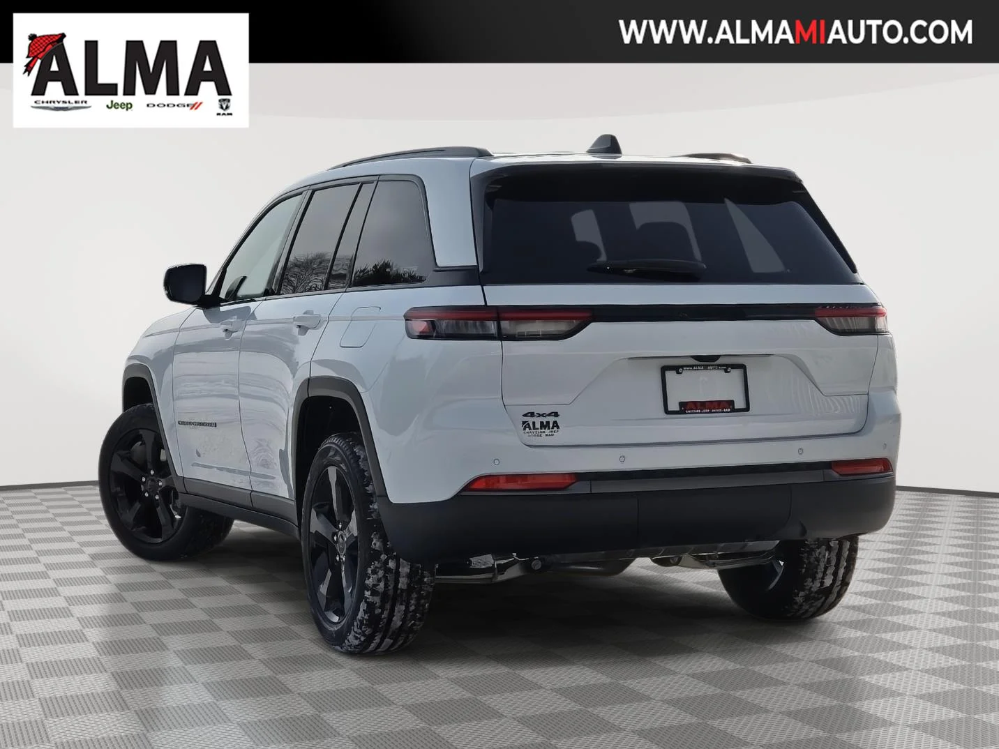 New 2026 Bright White Clear-Coat Exterior Paint Jeep Limited image 5