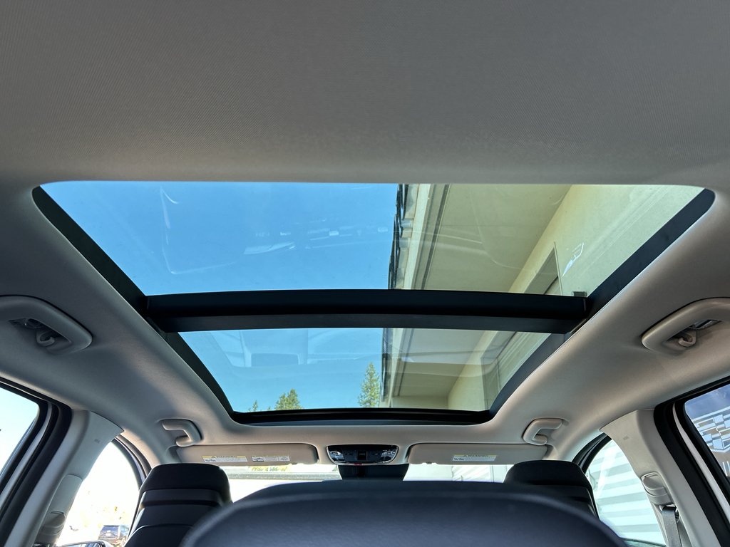 New 2026 Snow White Pearl Kia SX Prestige image 15