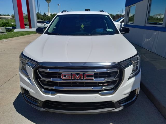 Used 2024 White GMC AT4 image 4