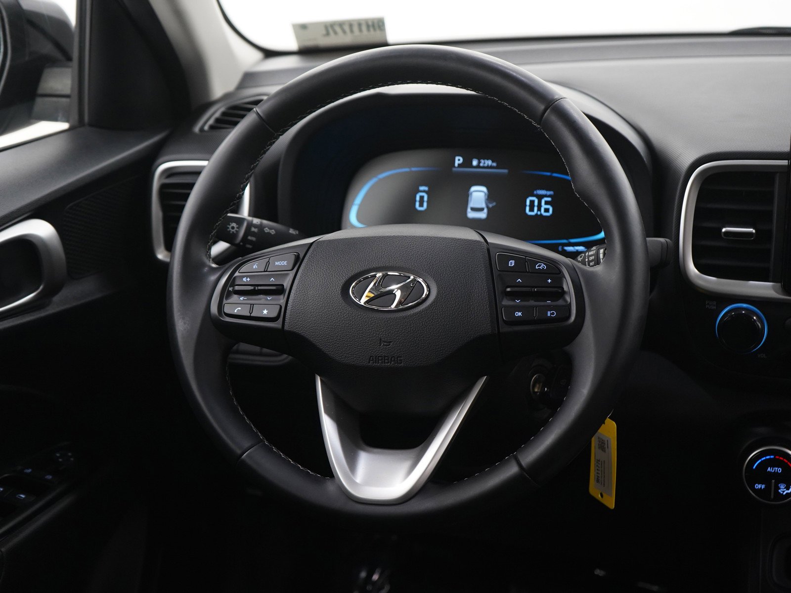 2023 Hyundai Venue SEL - Photo 14