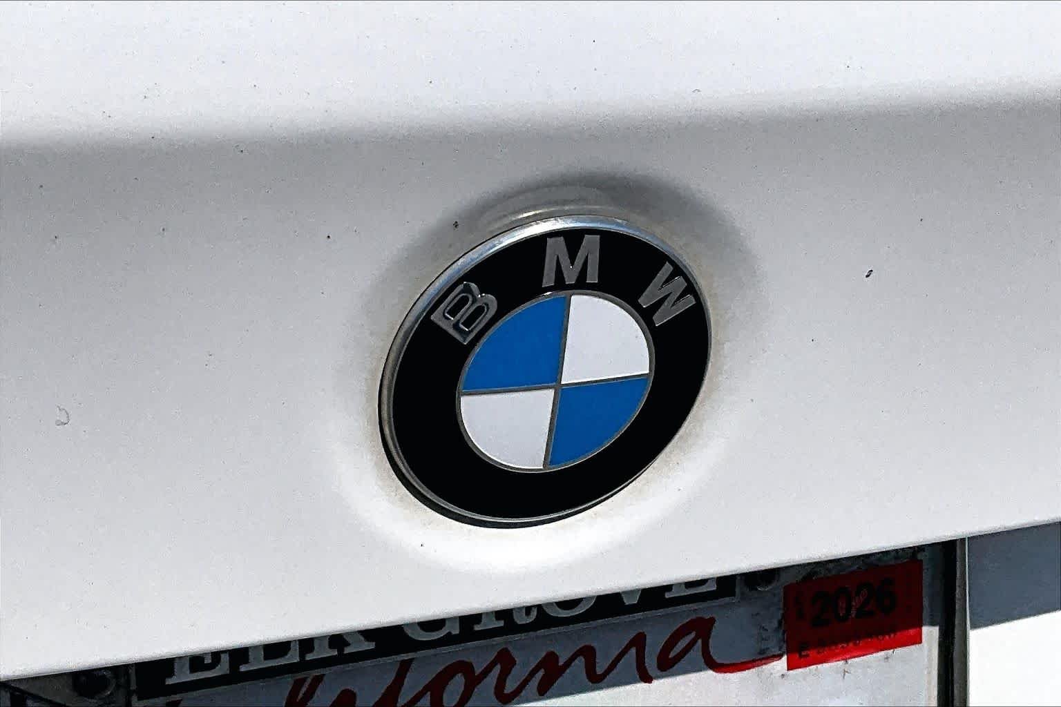 Used 2018 Alpine White BMW 330i image 30