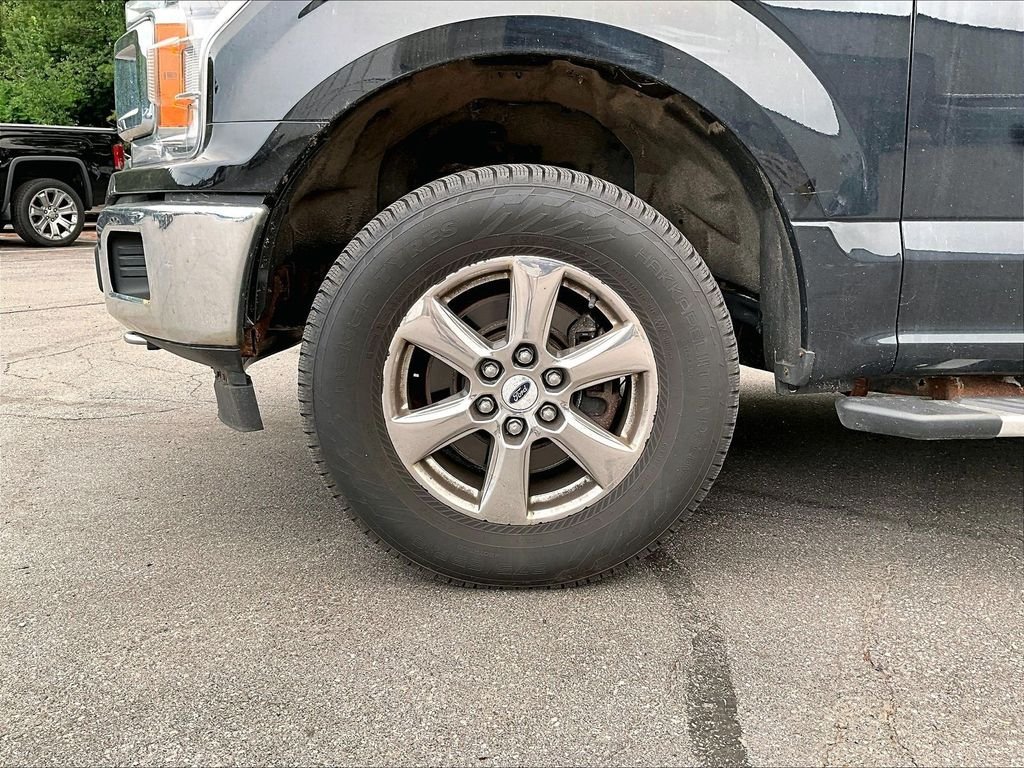Used 2018 Shadow Black Ford XLT image 4
