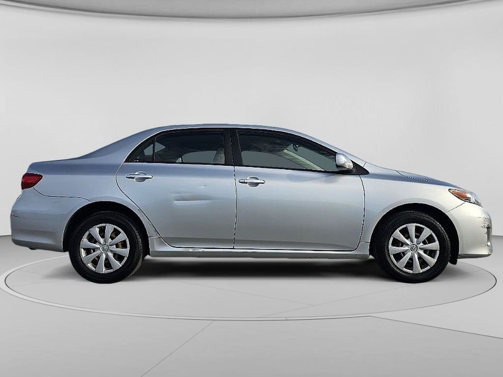 Used 2011 Classic Silver Metallic Toyota LE image 13
