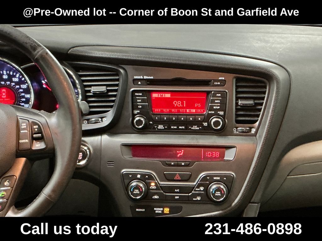 Used 2012 White Kia EX image 19
