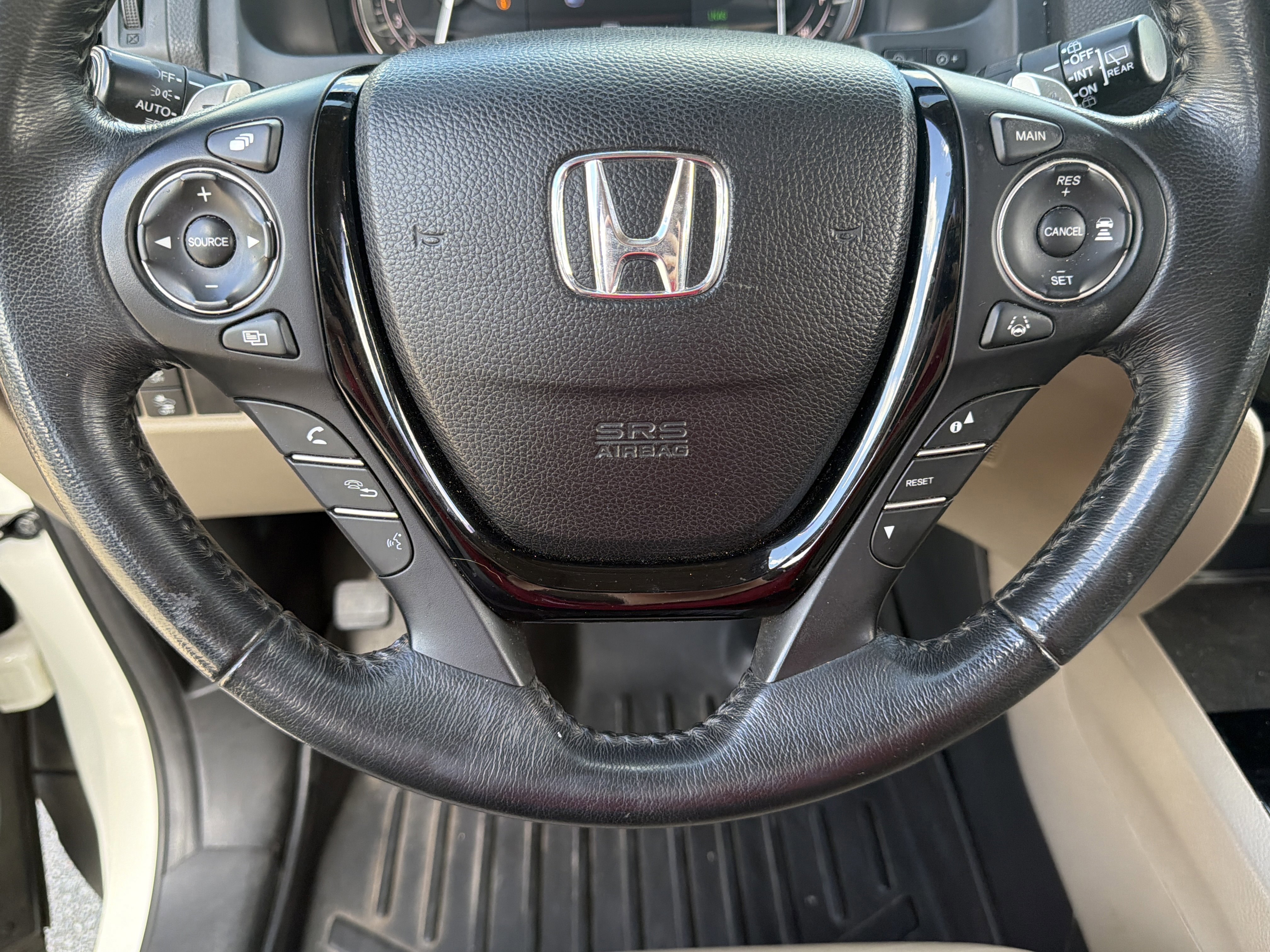 Used 2016 White Diamond Pearl Honda Touring image 17