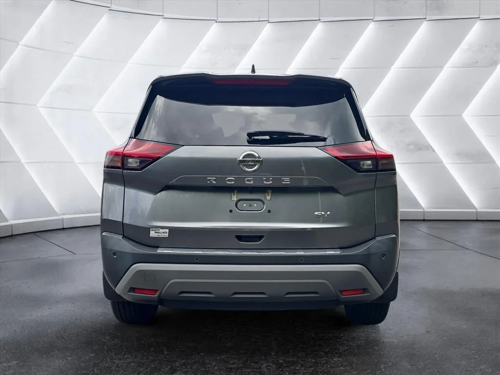 Used 2021 Gray Nissan SV image 4