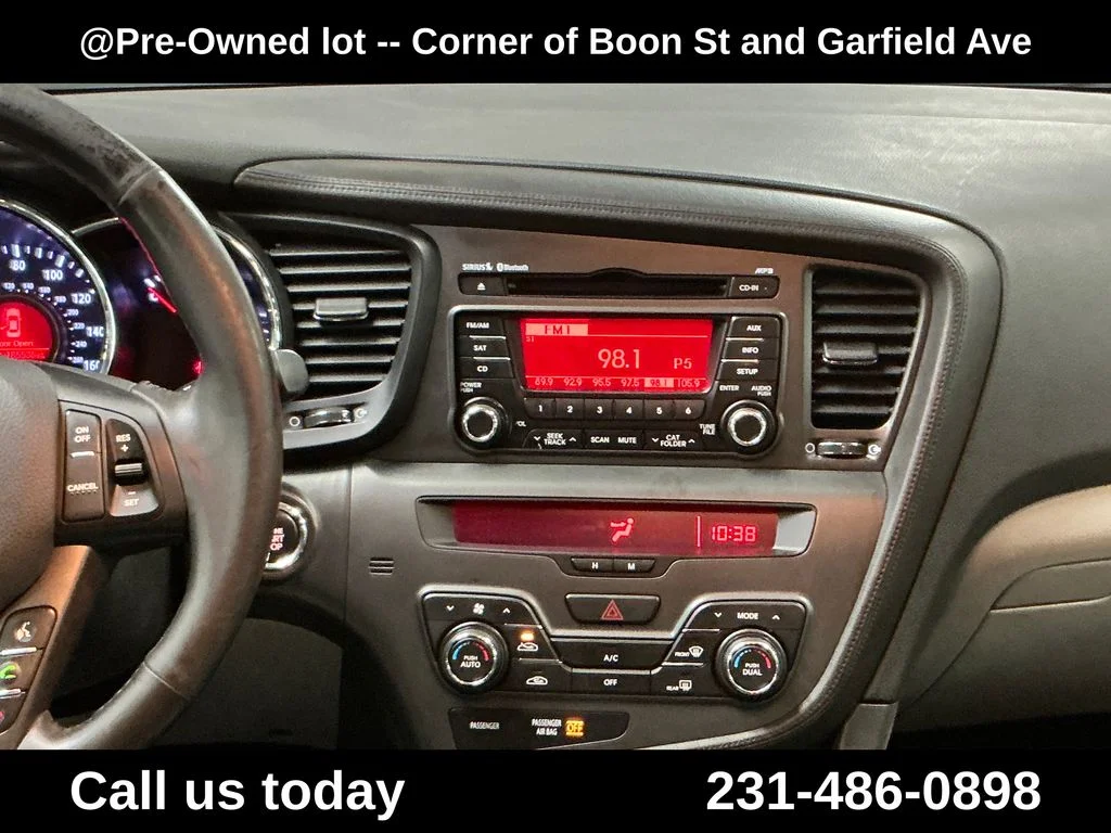 Used 2012 White Kia EX image 19