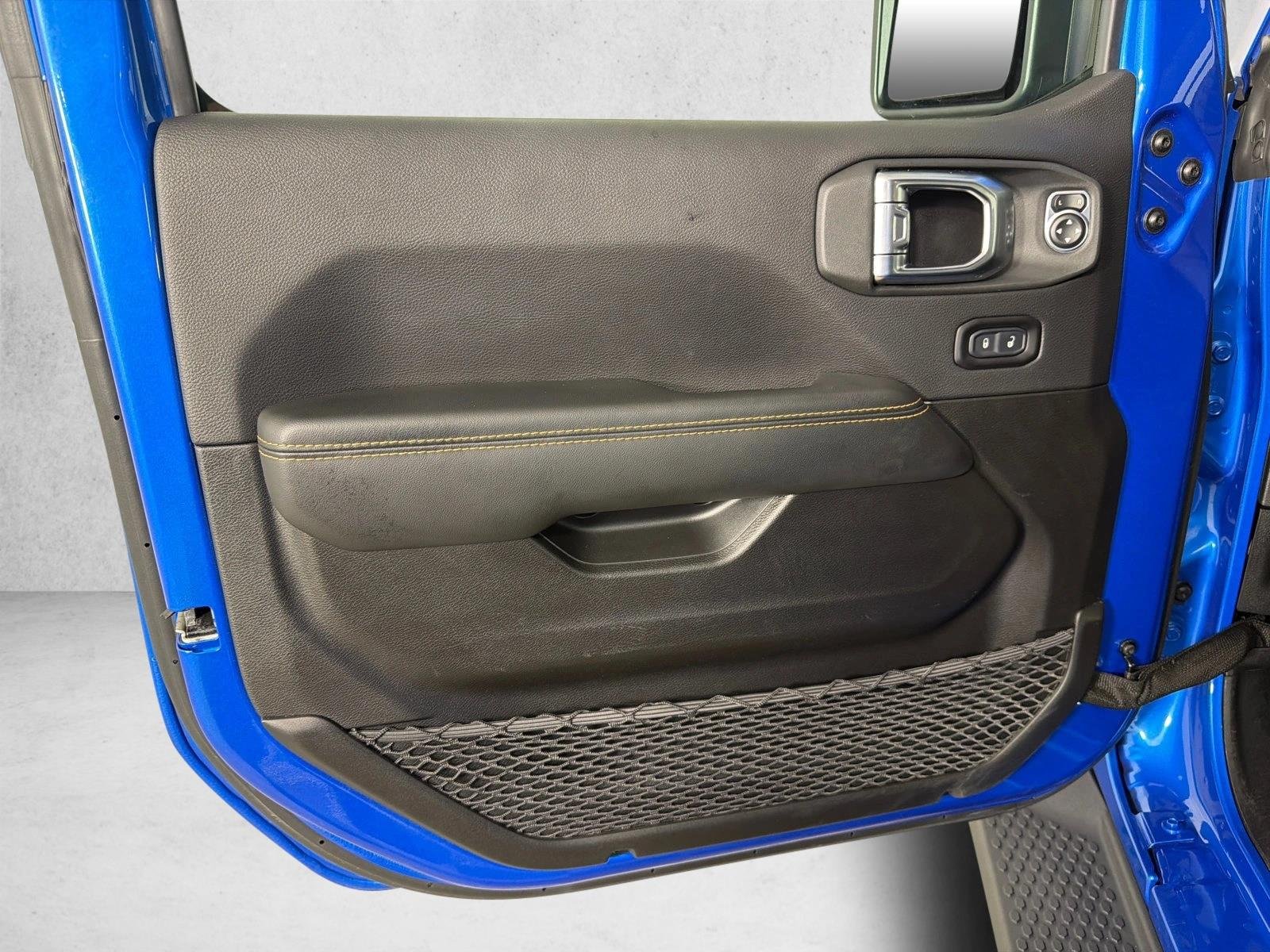 Used 2025 Hydro Blue Pearlcoat Jeep Sahara image 10