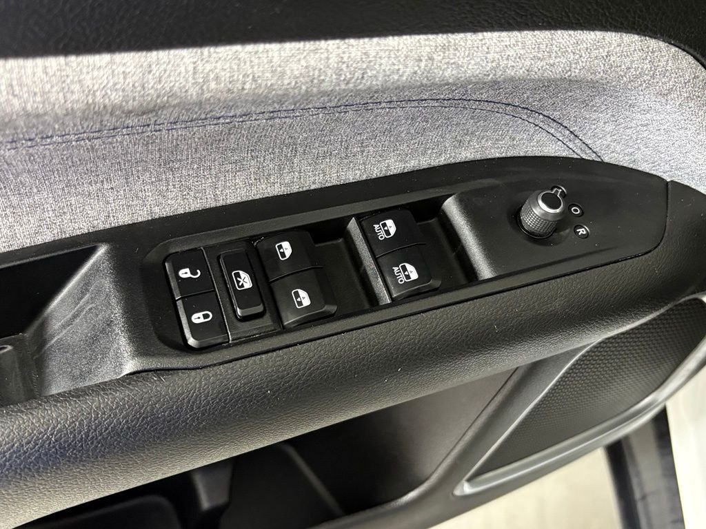 Used 2024 White Jeep Latitude image 15