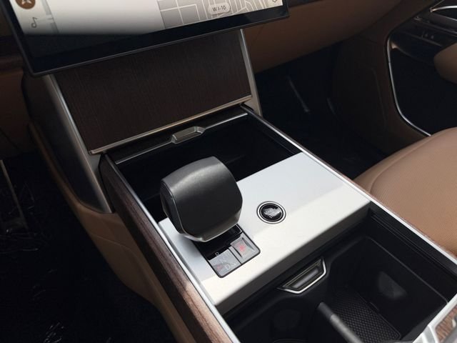 New 2026 Fuji White Land Rover SE image 24