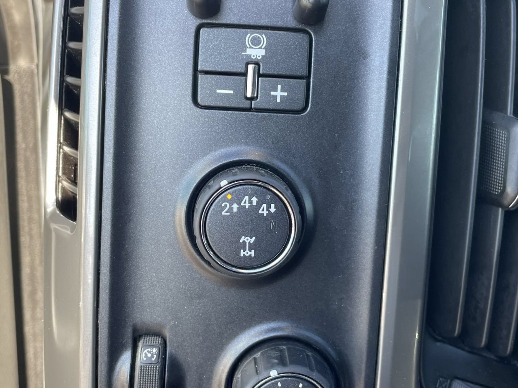 Used 2019 Summit White Chevrolet High Country image 26