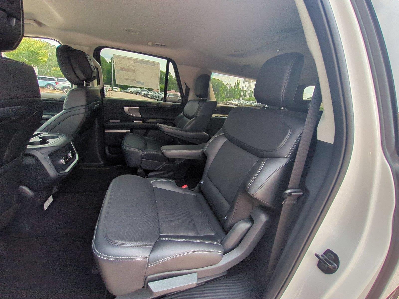 New 2027 Star White Metallic Tri-Coat Ford MAX Platinum image 33